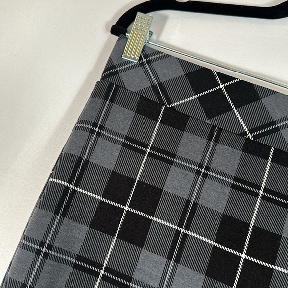 Torrid Black & Grey Plaid Checkered Pencil Skirt - Picture 3 of 7